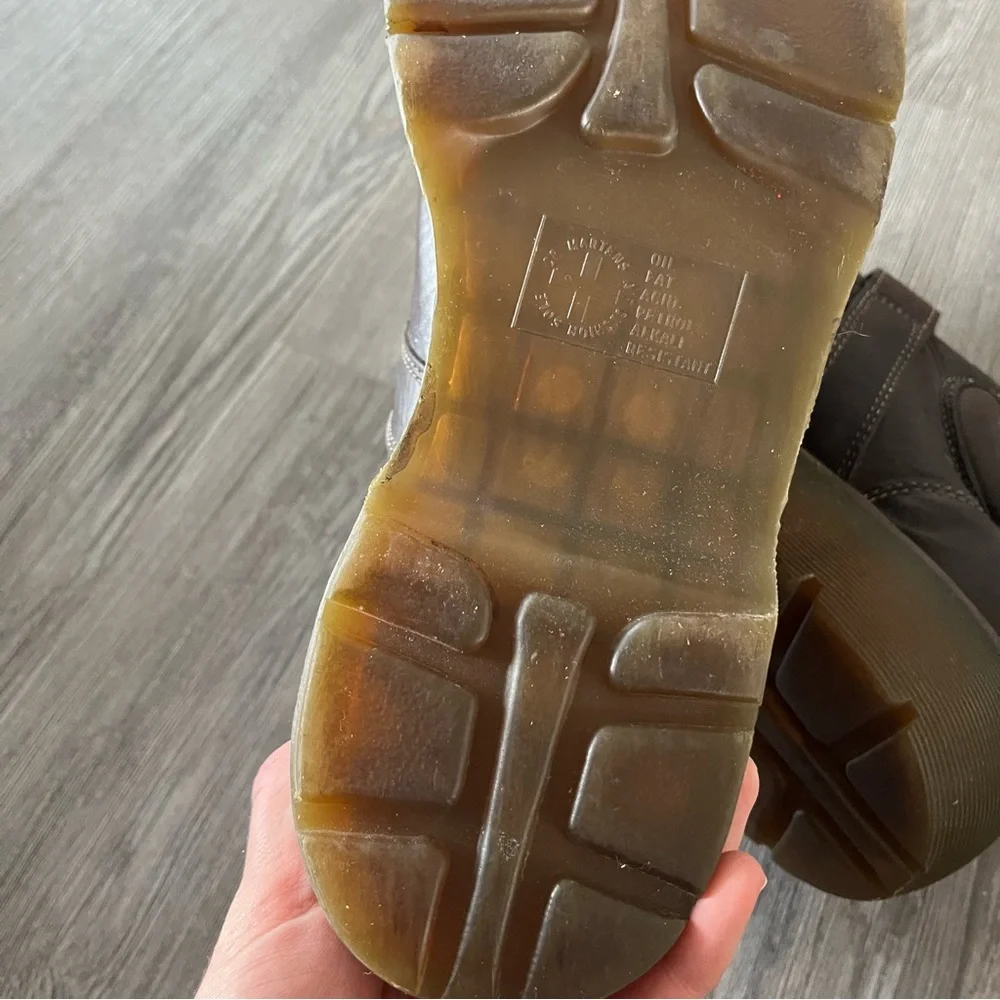 Doc Marten Women's 10/ Men's 9 Leather Shoes - Picture 3 of 10